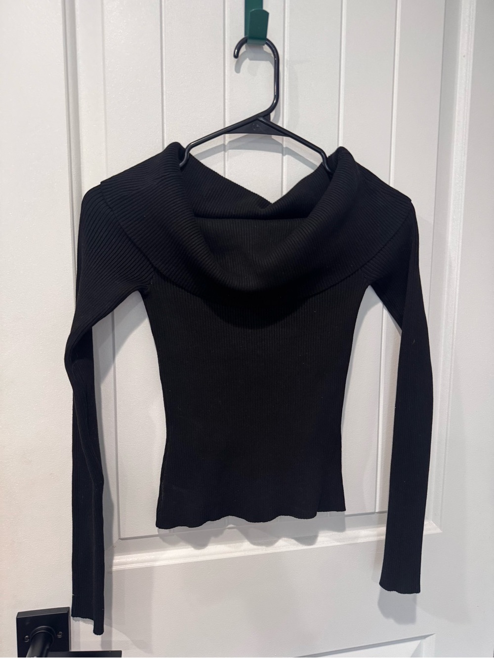 Forever 21 Black Off-the-Shoulder Ribbed Sweater